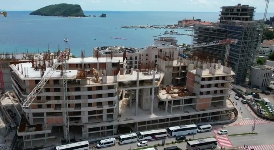 Ulaganja u izgradnju ekskluzivnog hotela „Cruiser“ u Budvi prešla 32 miliona eura: Deveti izvještaj potvrđuje urednu dinamiku radova