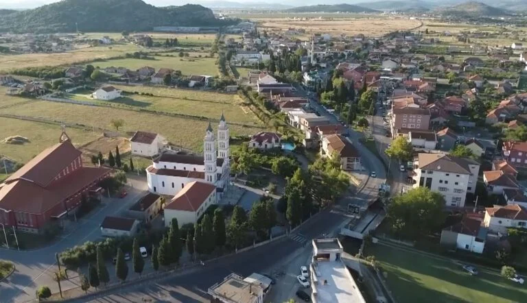 Mještani u šoku: “Azilanti piju alkohol i antidepresive, pa dolaze pred kućna vrata i traže novac”