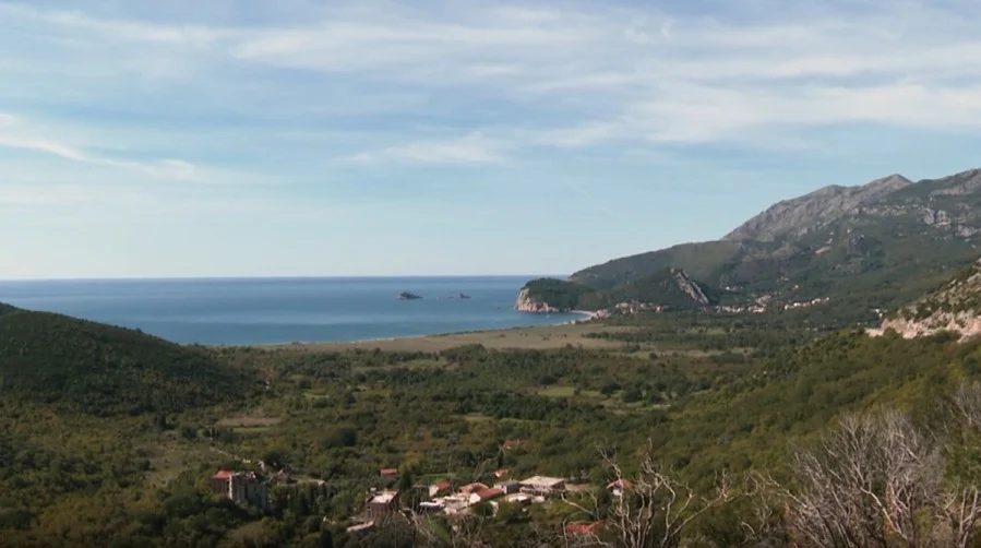 Paraglajder pao u Buljarici, povrijeđena jedna osoba