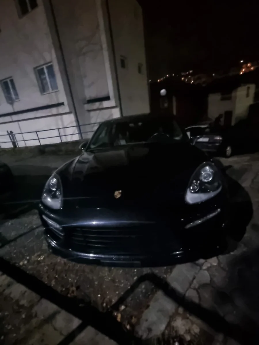 Racije na sjeveru: Oduzet luksuzni Porcshe Cayenne