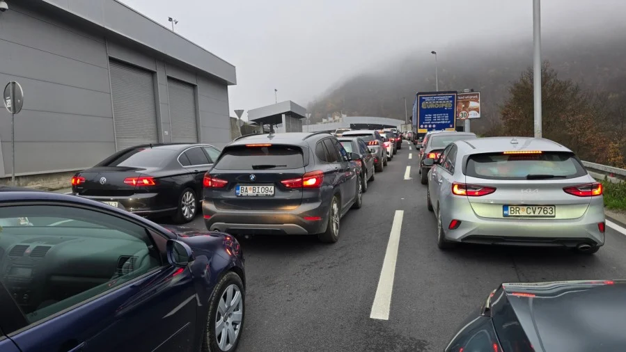 Velike gužve na graničnim prelazima na izlazu iz Crne Gore