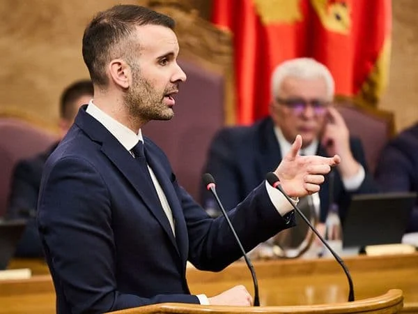 Premijerski sat 30. decembra, Mandić poslao važnu poruku