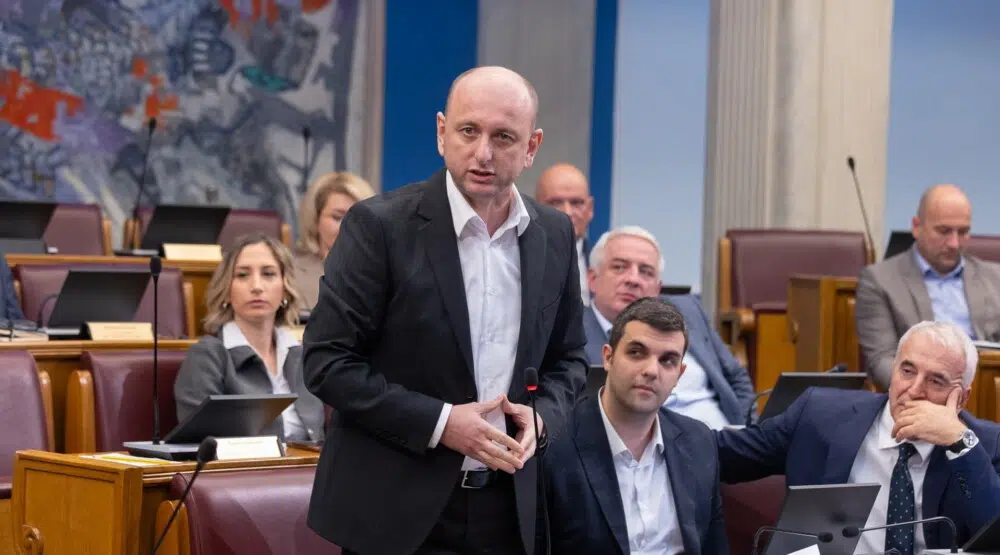 Knežević Šćepanoviću: Ipak je ljepše biti pipun, nego bukva