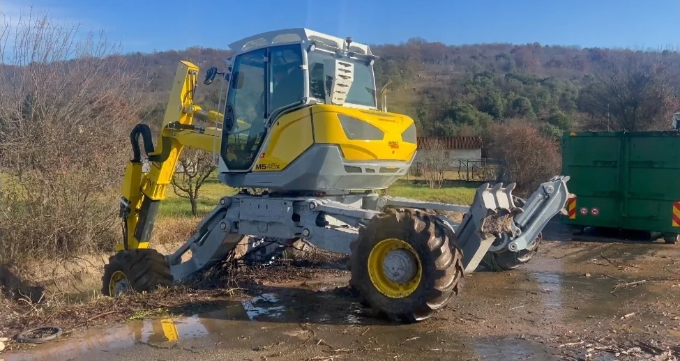 Sa bagerom paukom počelo čišćenje kanala Mareza, neće biti više zamućenja vode kad pada kiša