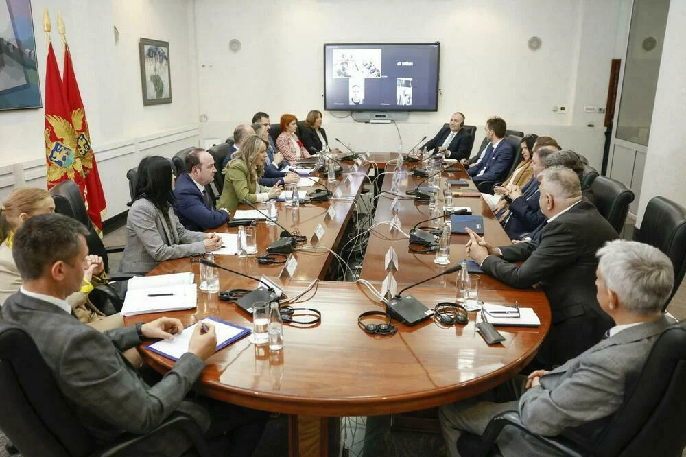 Građani uzeli keš kredita za skoro 600 miliona: Banke su za 11 mjeseci odobrile skoro dvije milijarde pozajmica
