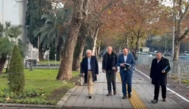 Počinje sastanak sa mještanima Botuna, stigao i Mujović