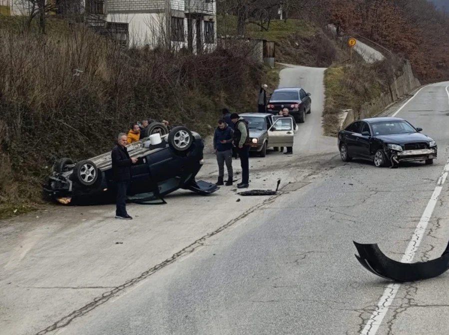 Pet osoba, među kojima dvoje djece, povrijeđeno u udesu na putu Andrijevica - Berane