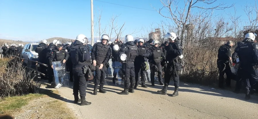 Građani Zete krenuli ka Botunu, policija blokirala sve prilaze lokaciji gdje se gradi kolektor