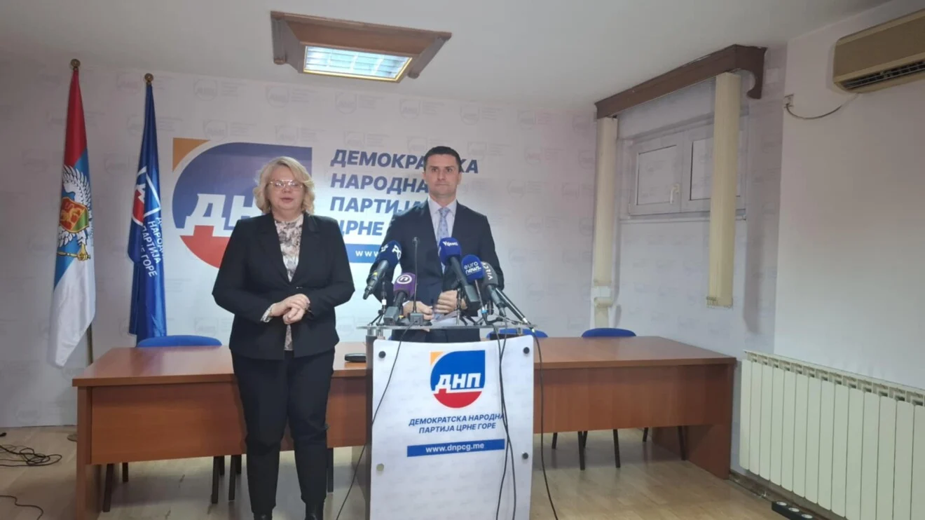 Vukićević i Zogović napuštaju Vladu