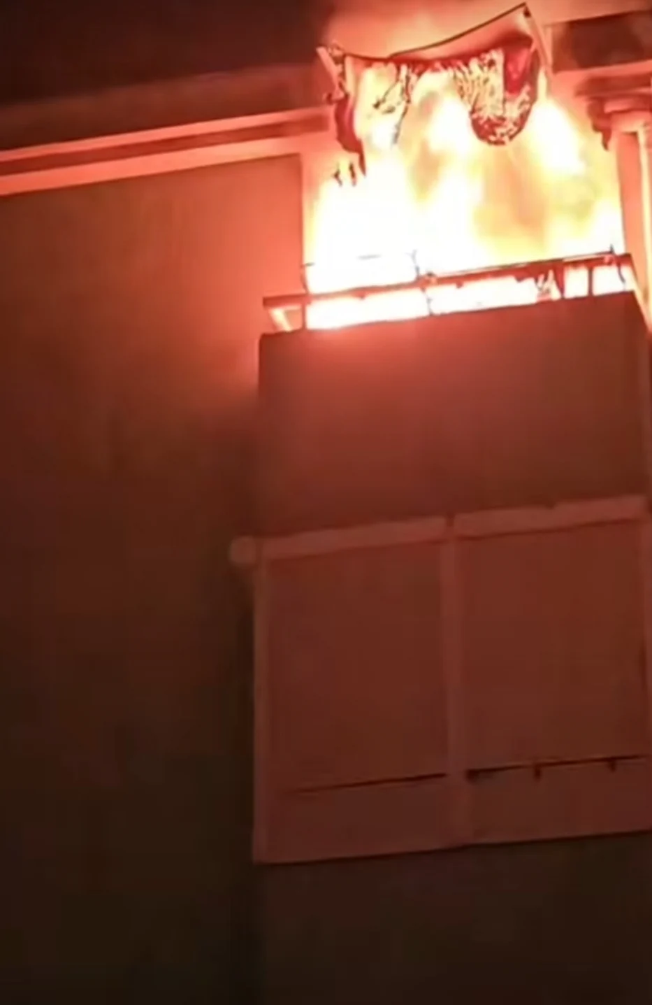 Stari Aerodrom: Veliki požar, izgorio stan (VIDEO)