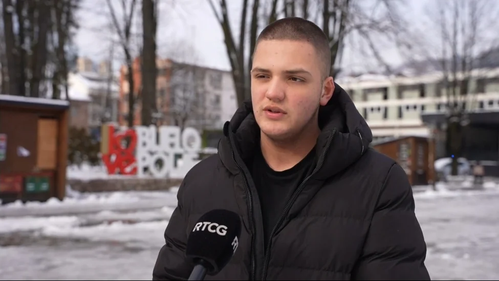 Emir (17) vratio izgubljeni novčanik i pokazao humanost
