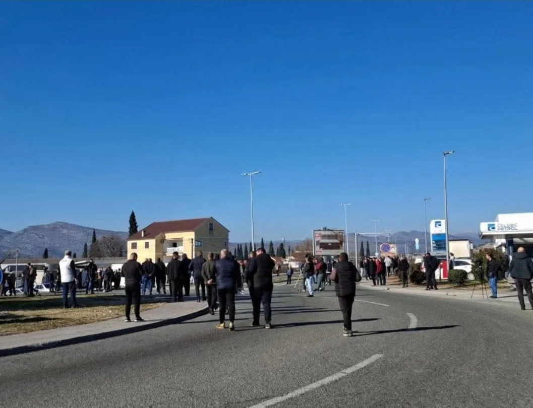 Počele blokade kružnog toka ka Aerodromu Podgorica