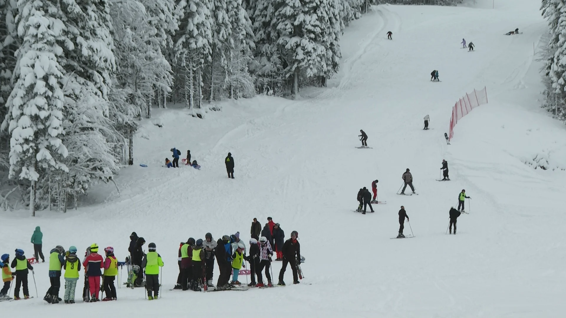 Na skijalištu Kolašin 1600 juče bilo više od 1.100 skijaša i bordera, traže pomoć