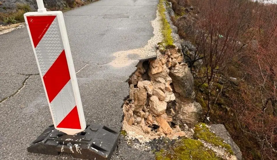 Oštećen bitan put, ugrožena bezbjednost saobraćaja