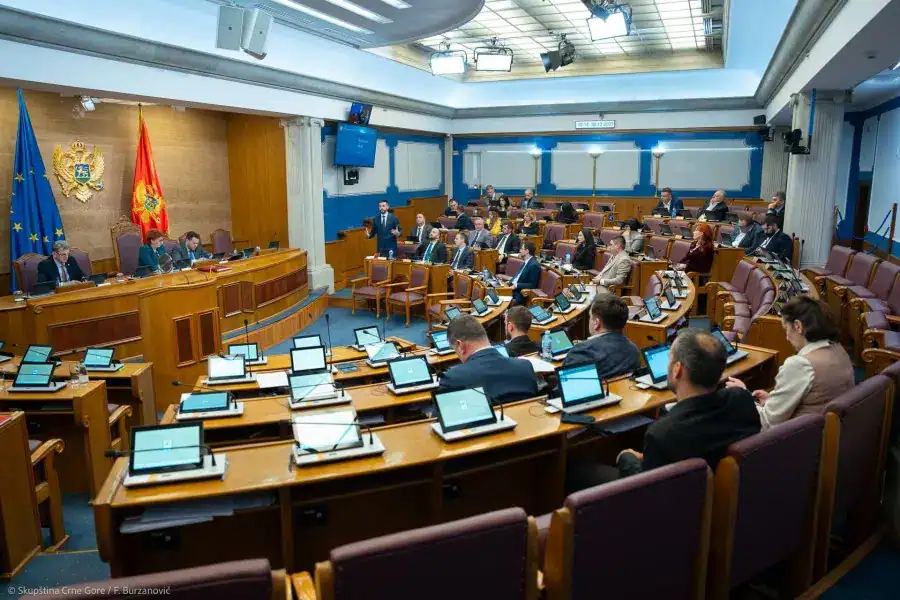 Poslanici danas o izmjeni zakona kojom se garantuje neradna nedjelja