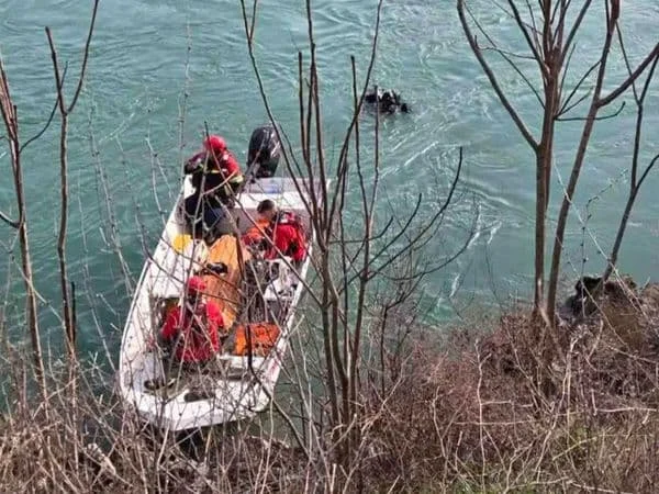 Spasioci i danas tragaju za Vešovićem; Mijajlović: Voda mutna, vidljivost lošija nego juče