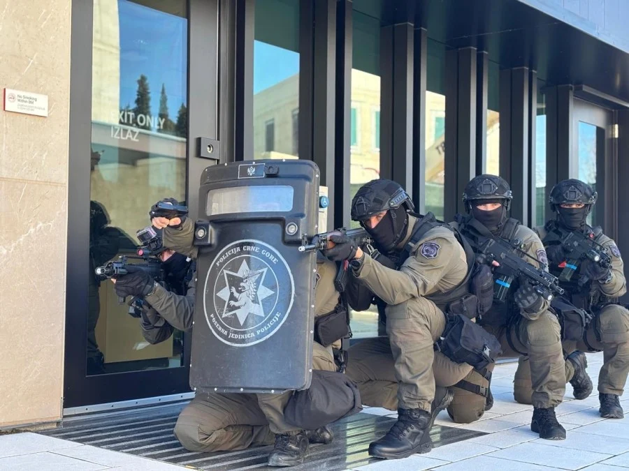 UP: Uspješno realizovana taktičko-pokazna vježba “IRON EAGLE” u krugu Ambasade SAD u Podgorici
