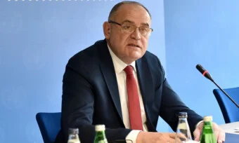 Odbrana bivšeg ministra Simovića: Ženu sam vodio u Rim i “Splendid” o trošku države da mi prevodi