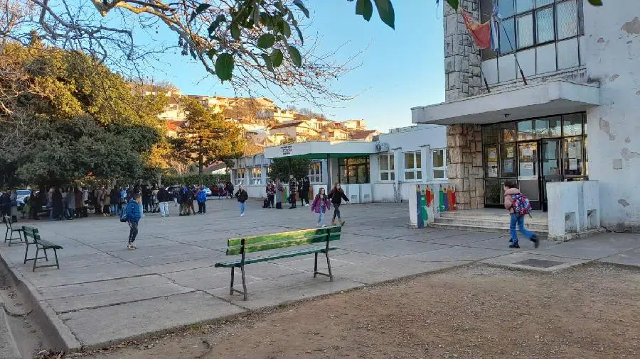 Vršnjačko nasilje u Podgorici: Četiri maloljetnika pretukla učenika u OŠ „Sutjeska“