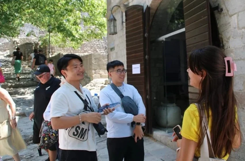Grupe turisti iz Kine moraju boraviti u registrovanom smještaju, za agencije koje krše propise iz ministarstva turizma najavili oduzimanje licenci