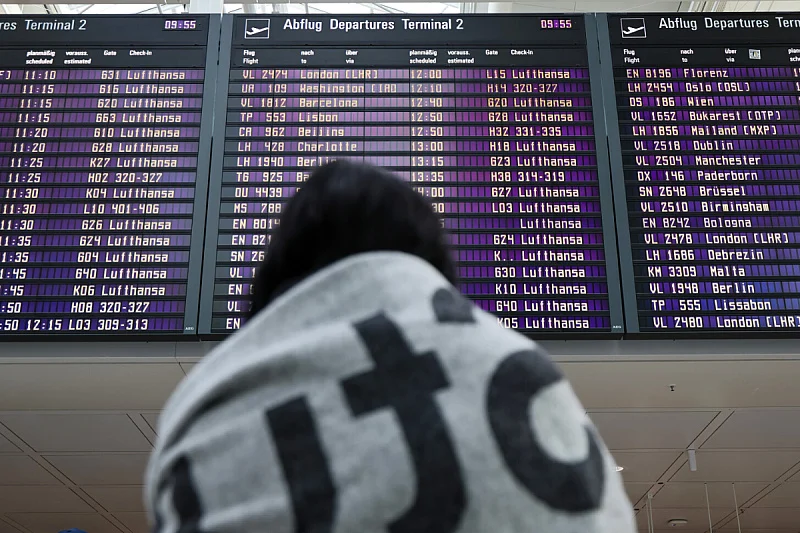 Agonija na velikom aerodromu: Više od 500 putnika provelo noć zarobljeno u avionima na pisti
