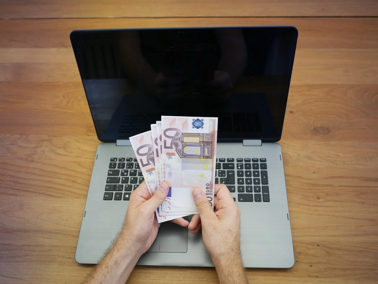KREĆE OBRAČUN: Pod nadzorom sajtovi za trgovinu i online prodaja. Tržišna inspekcija pripremila kontrolnu listu