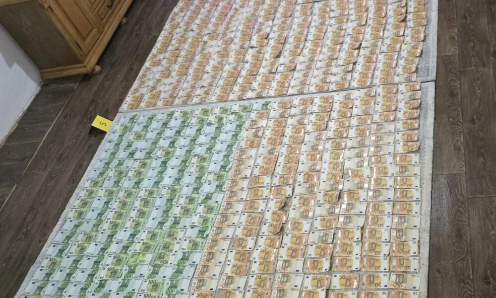 Uhapšena Plavljanka (26): Ukrala 70.000 eura, kupila momku auto a sebi luksuzne krpice