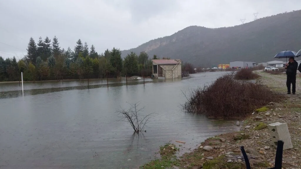 Mještani Mareze traže reakciju nadležnih: Voda prijeti domovima
