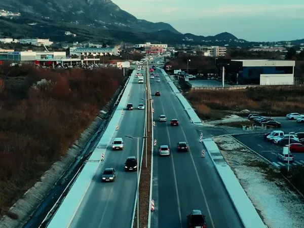 Uvodi se treća smjena na Tivat-Jaz, vozačima apel na oprez u zoni radova