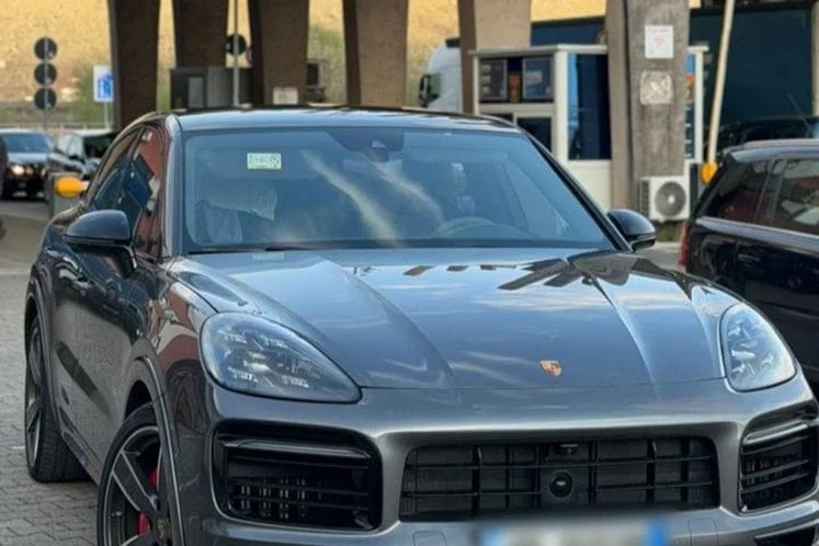 Policija oduzela luksuzni Porsche Cayenne. Ima jedna zanimljivost u vezi auta