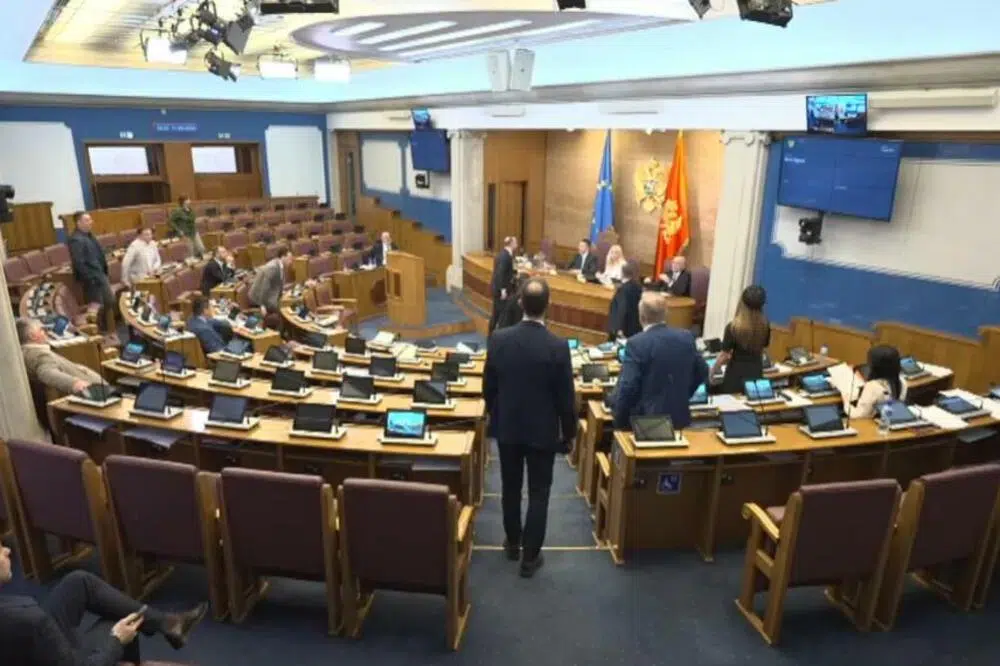 Klub poslanika DPS: Skandal na sjednici Parlamenta, većina na svim nivoima želi da uguši slobodnu riječ