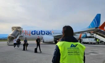 Avion iz Dubaija sletio u Tivat: U Crnu Goru stiglo 138 putnika