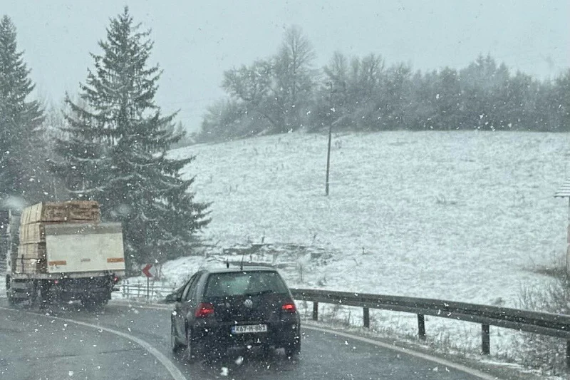 Snijeg pada u brojnim dijelovima BiH, očekuje se osjetni pad temperature