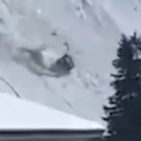 Gondola pala na skijalištu u Švajcarskoj. Jedna osoba poginula.