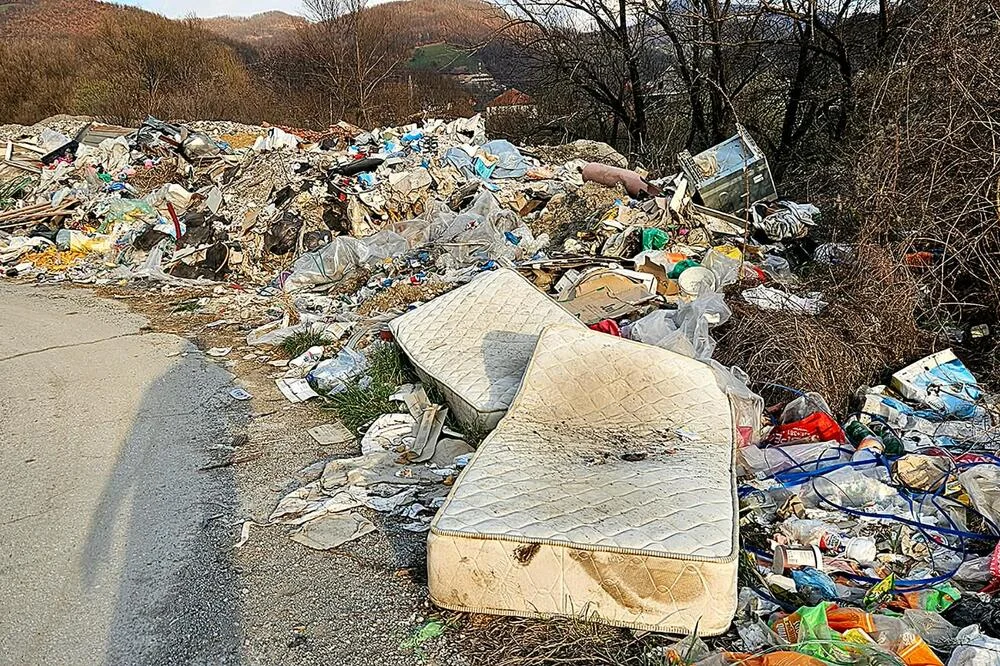Euromost: Dok se ministar Ćulafić šeta Podgoricom, Berane i Bijelo Polje zatrpani smećem