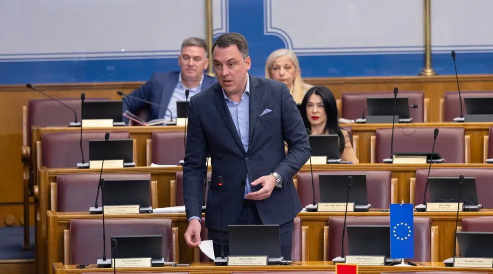 Ivan Vuković počeo prvi: Objavio svoju diplomu