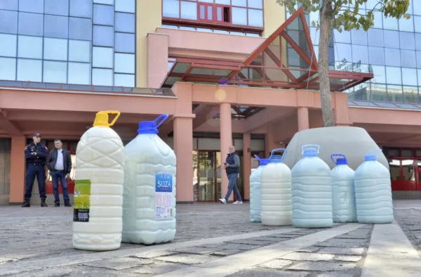 Mljekare zbog punih hladnjača obustavile otkup, ugroženo 400 malih farmera