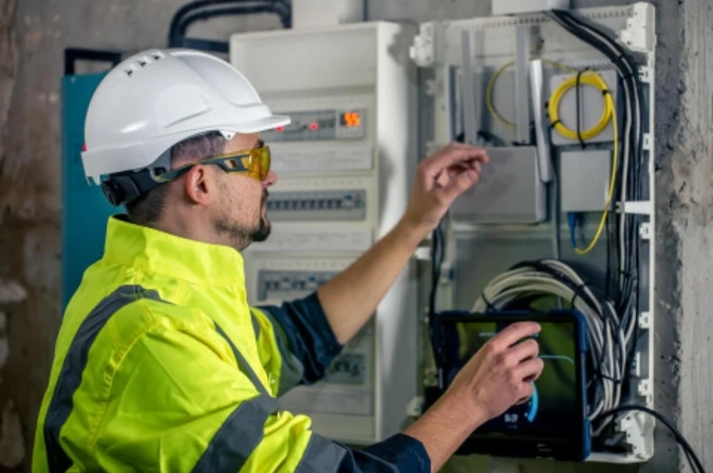 U kafani naljutili električara distribucije, on čitavom gradskom naselju i okolnim selima isključio struju