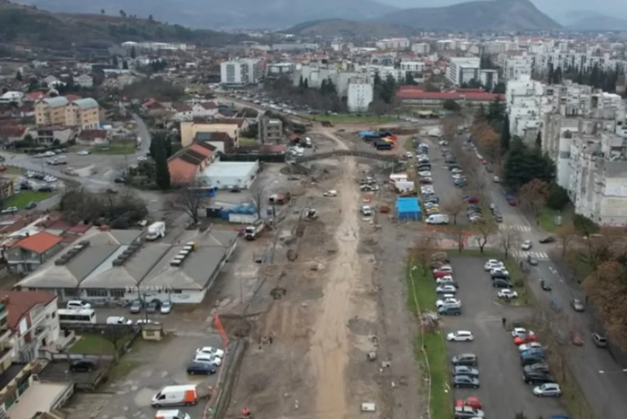 Privrednici traže izmjene režima saobraćaja tokom radova u Bulevaru Vojislavljevića: Ugroženo im poslovanje