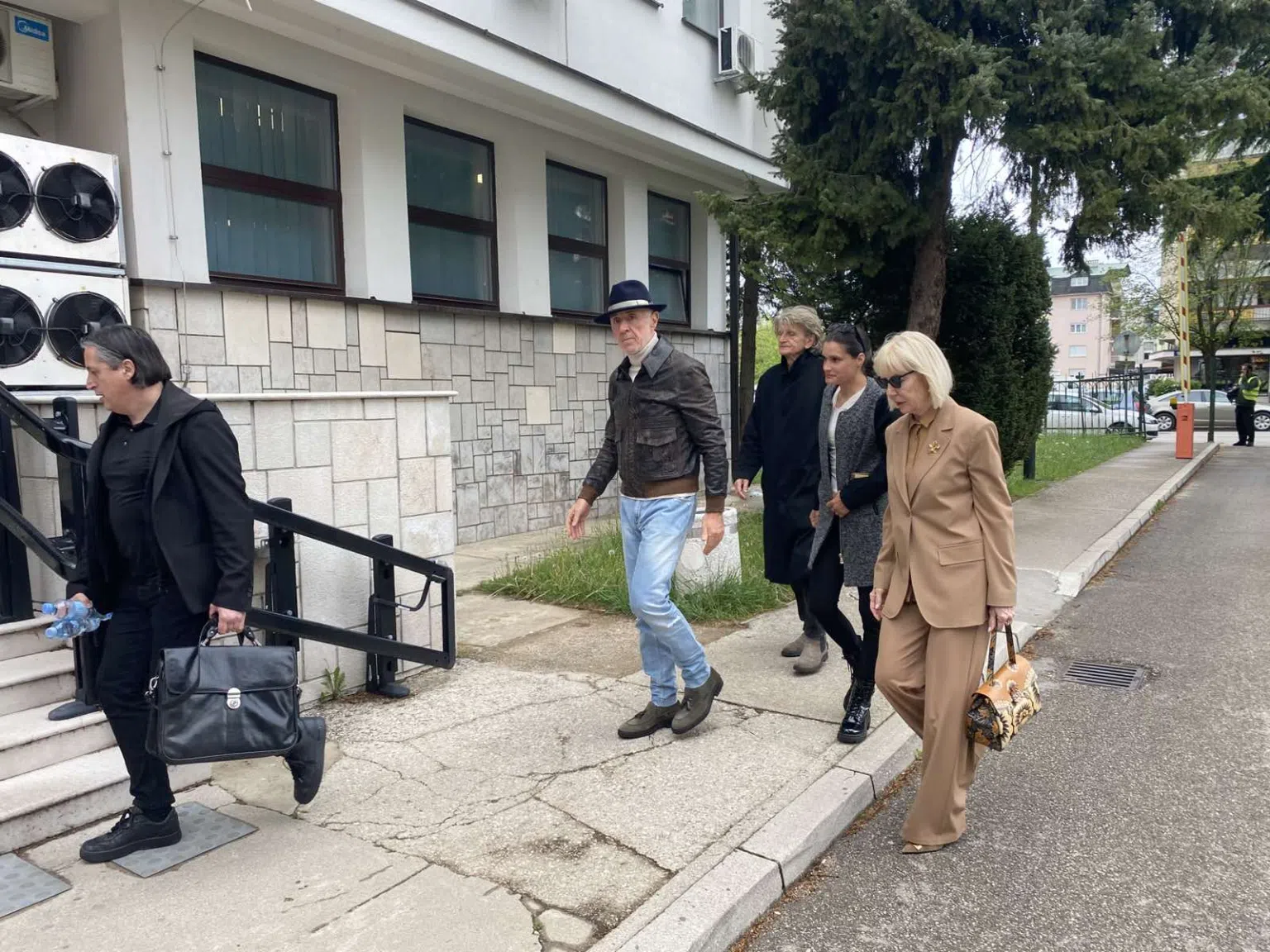 (VIDEO) Aco Đukanović i advokatski tim stigli u nikšićki sud