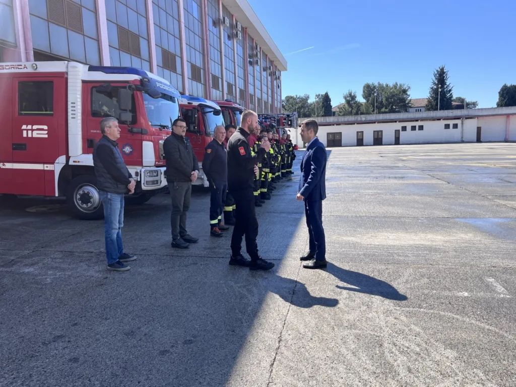 Gradonačelnik obišao Službu zaštite i spašavanja: Za nove uniforme 135 hiljada eura, zaposleno još 15 vatrogasaca
