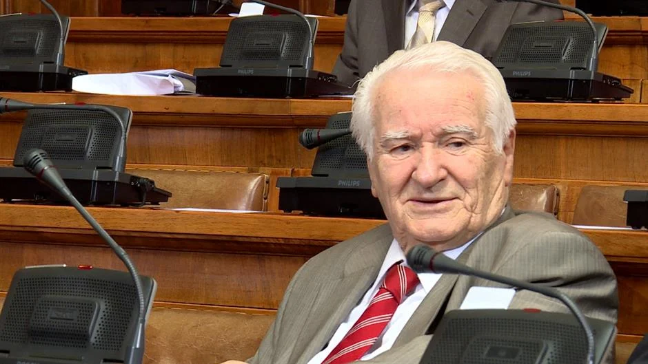Preminuo Dragoljub Mićunović
