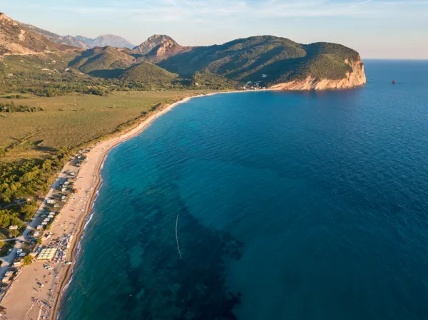 Turistička sezona u Petrovcu na nivou prošlogodišnjeg: Gostiju ima, ali je slaba platežna moć
