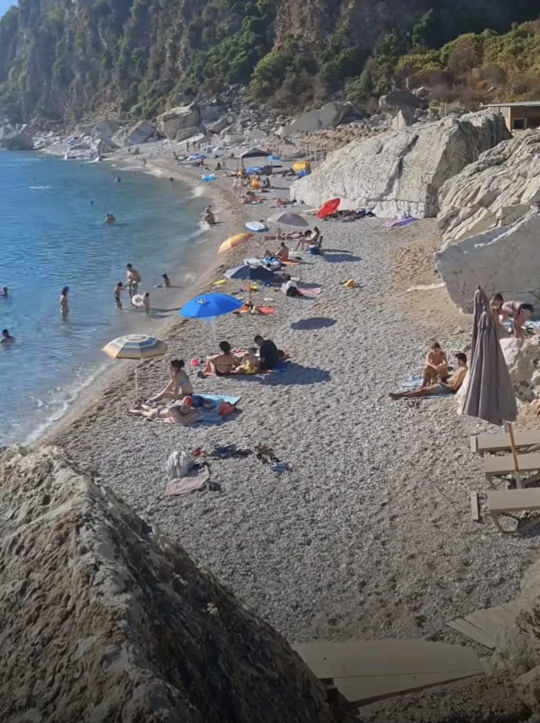 Reagovali nudisti zbog Perazića dola: Smetaju im goli ljudi, a ne smeta totalna devastacija obale