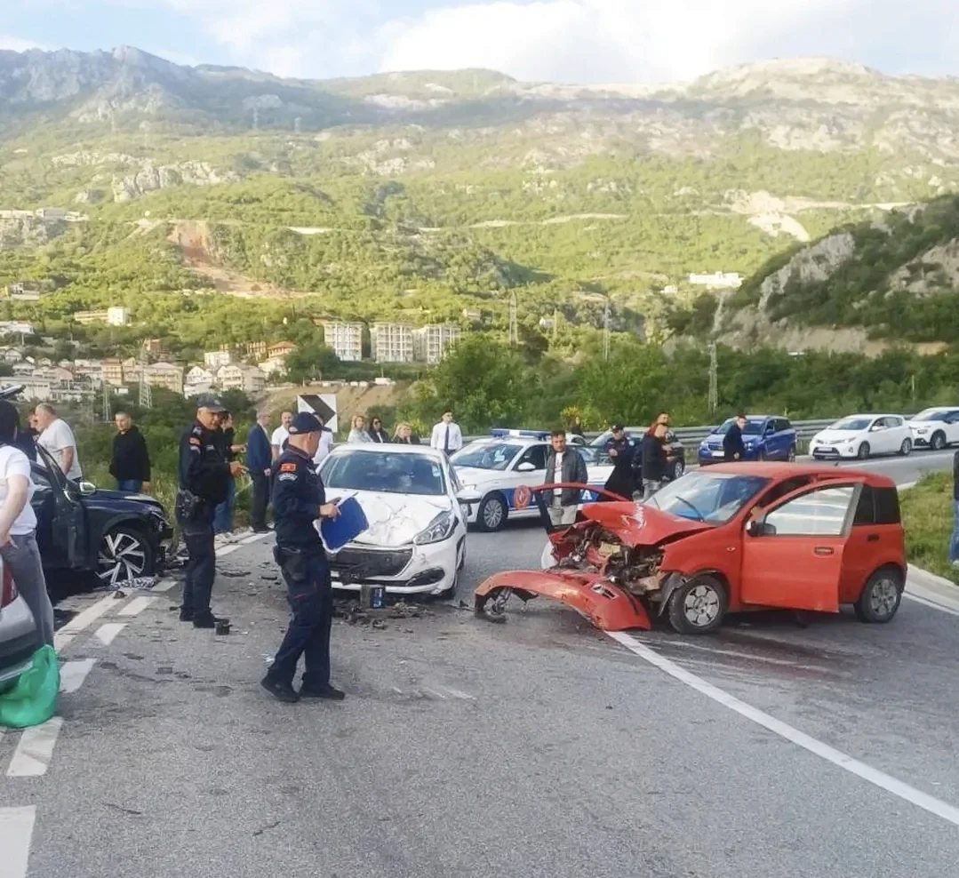 Udes na putu Budva – Cetinje, ima povrijeđenih, saobraćaj obustavljen
