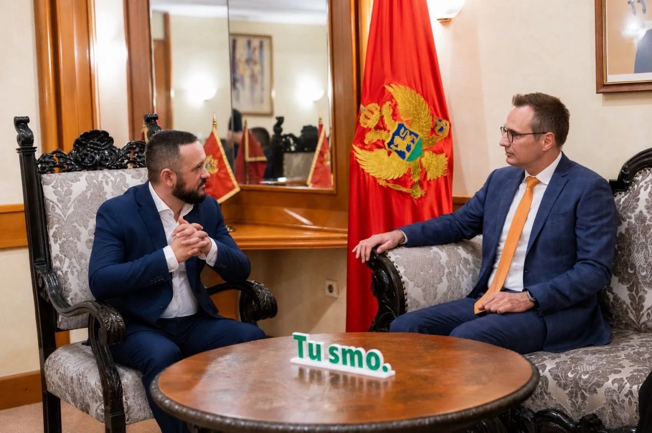 Kamaraši: CKB želi da bude dio priče nacionalnog teatra kao generalni sponzor