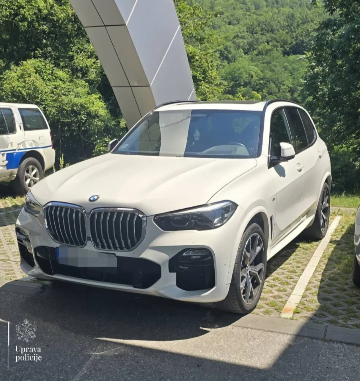 Policija oduzela luksuzni BMW X5