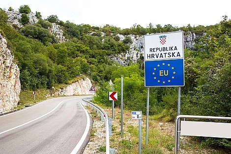 Žena pokušala unijeti u Hrvatsku više od 20.000 eura: Kažnjena je čak 4.800 eura