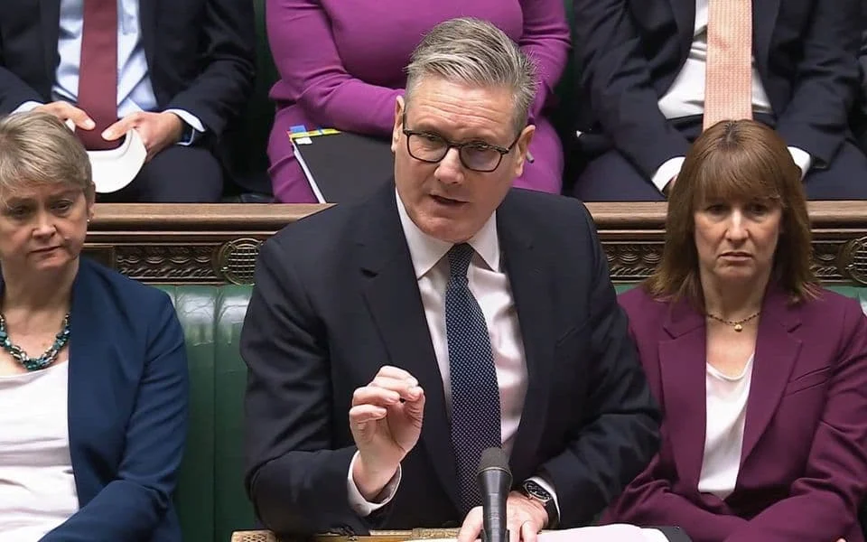 Velika Britanija ostala bez premijera: Kir Starmer podnio ostavku