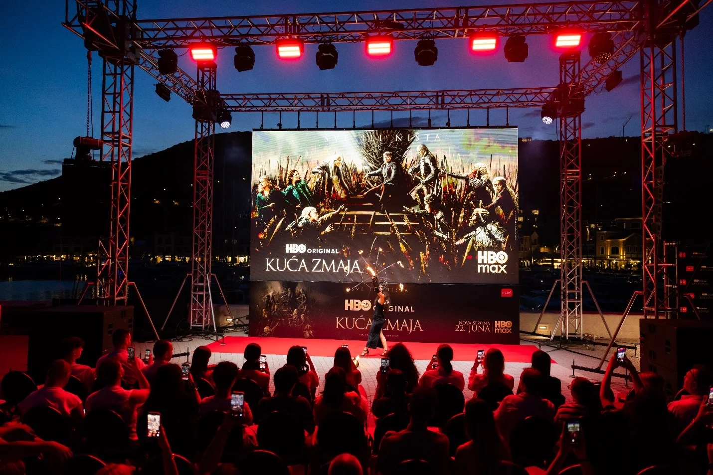 Vatra, more i zmajevi: MTEL i HBO Max premijerno prikazali „Kuću Zmaja“ pod zvijezdama na Luštici